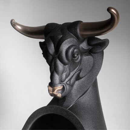 Shor bull sculptural piece maarcora