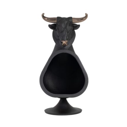 shor the bull sculptural piece maarcora